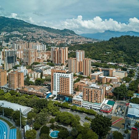 Hotel Tryp Medellin Estadio Esterno foto