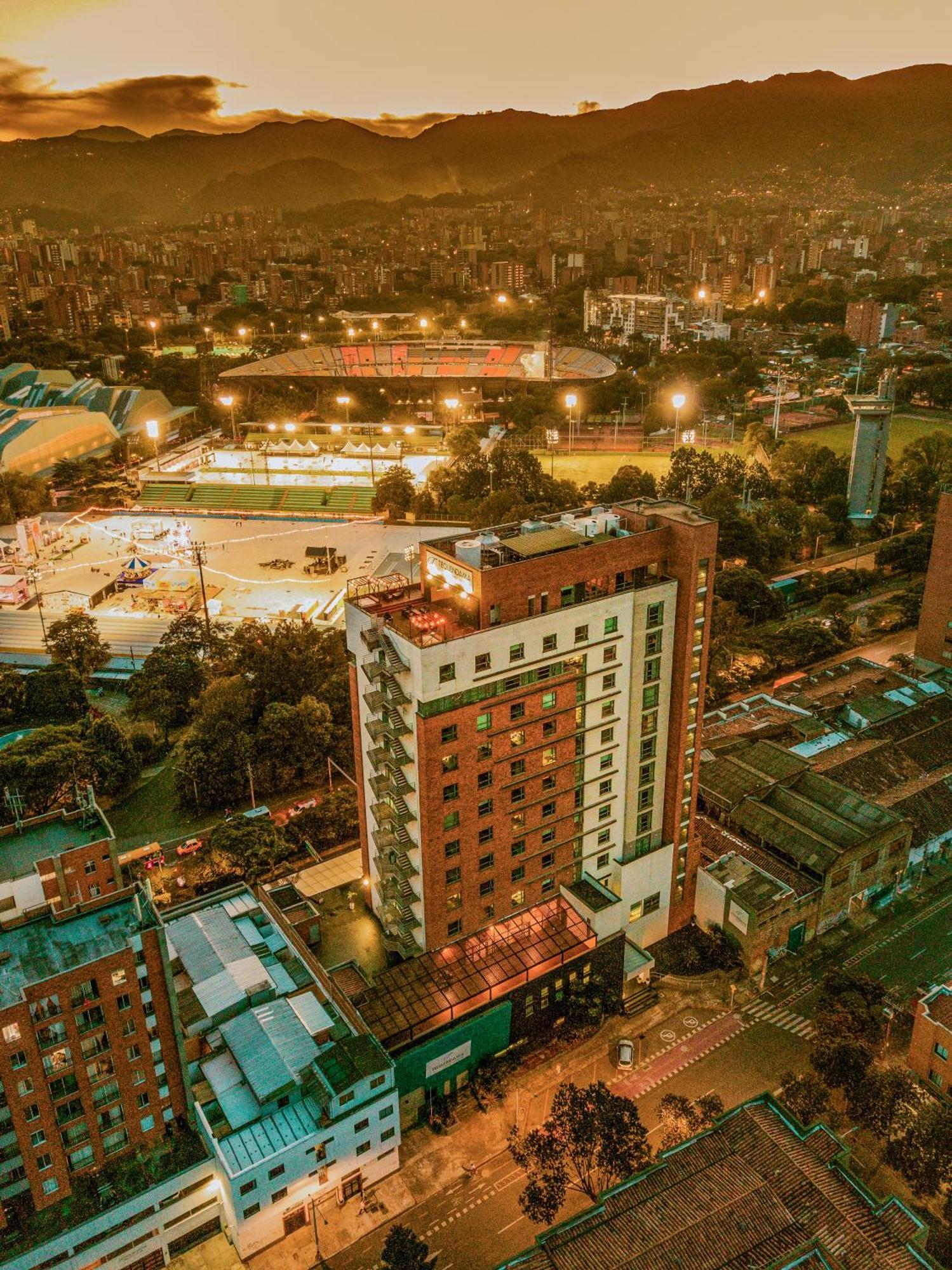 Hotel Tryp Medellin Estadio Esterno foto