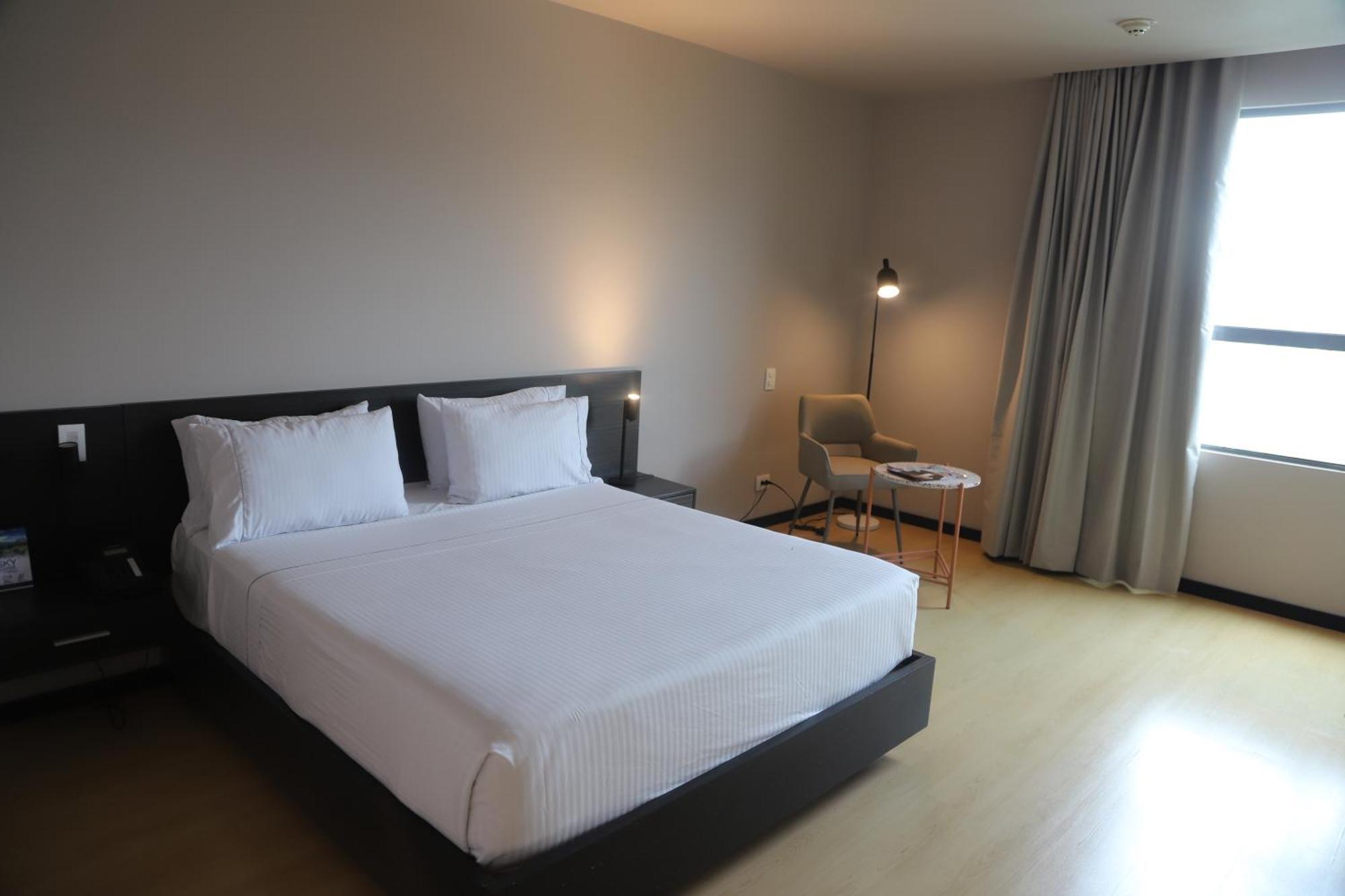 Hotel Tryp Medellin Estadio Esterno foto