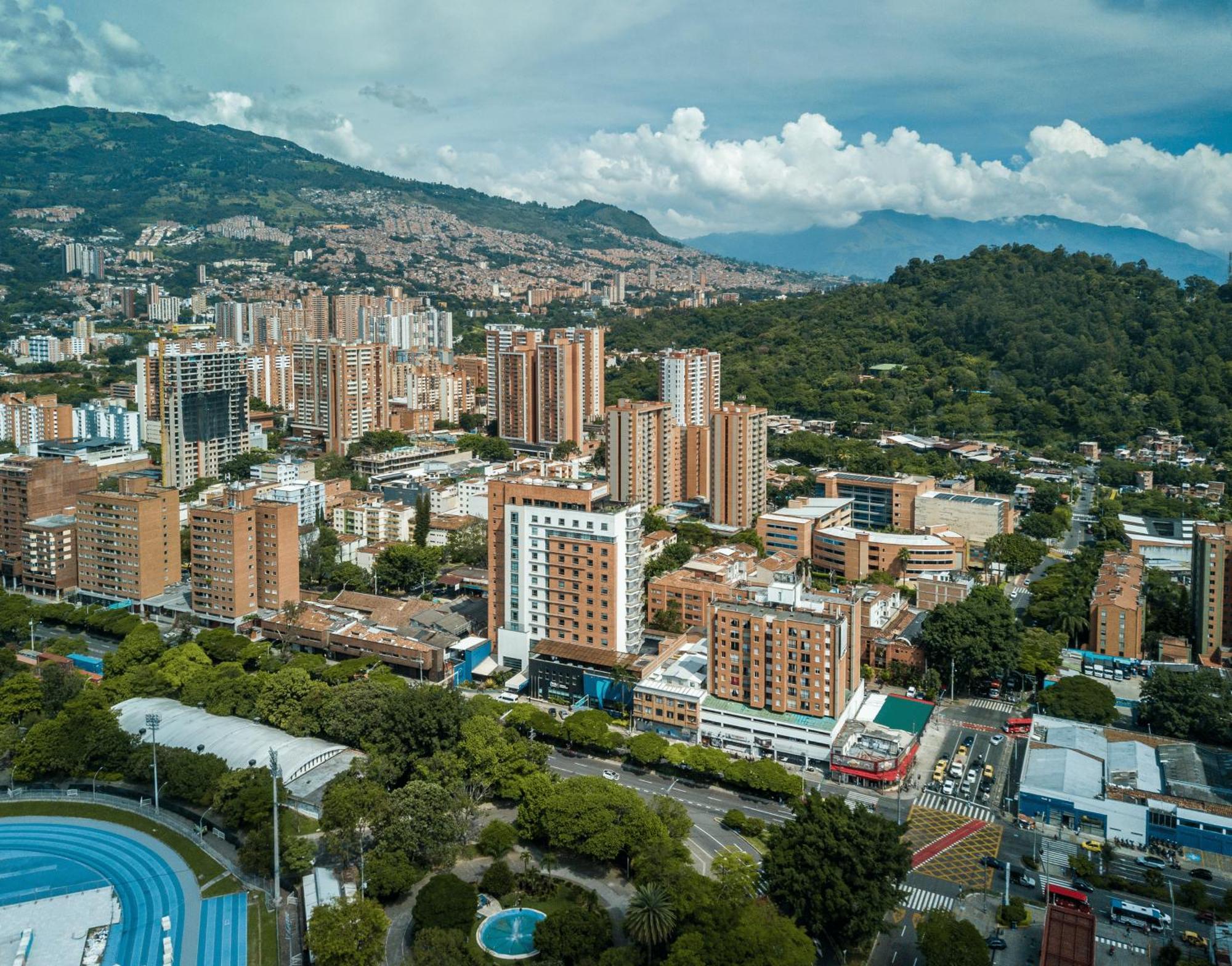 Hotel Tryp Medellin Estadio Esterno foto