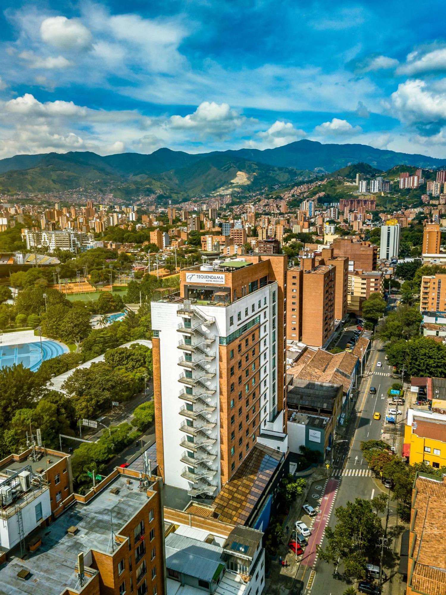 Hotel Tryp Medellin Estadio Esterno foto