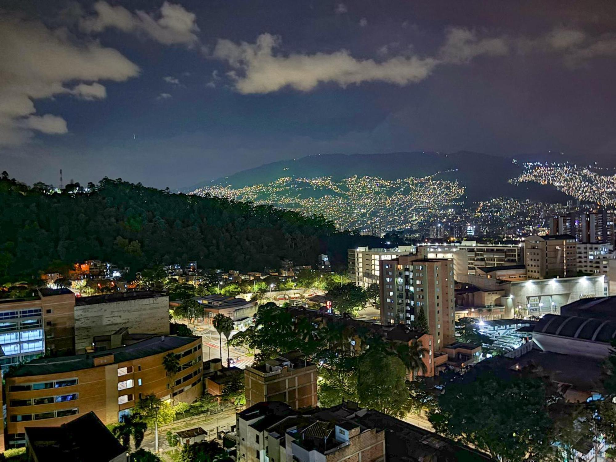 Hotel Tryp Medellin Estadio Esterno foto