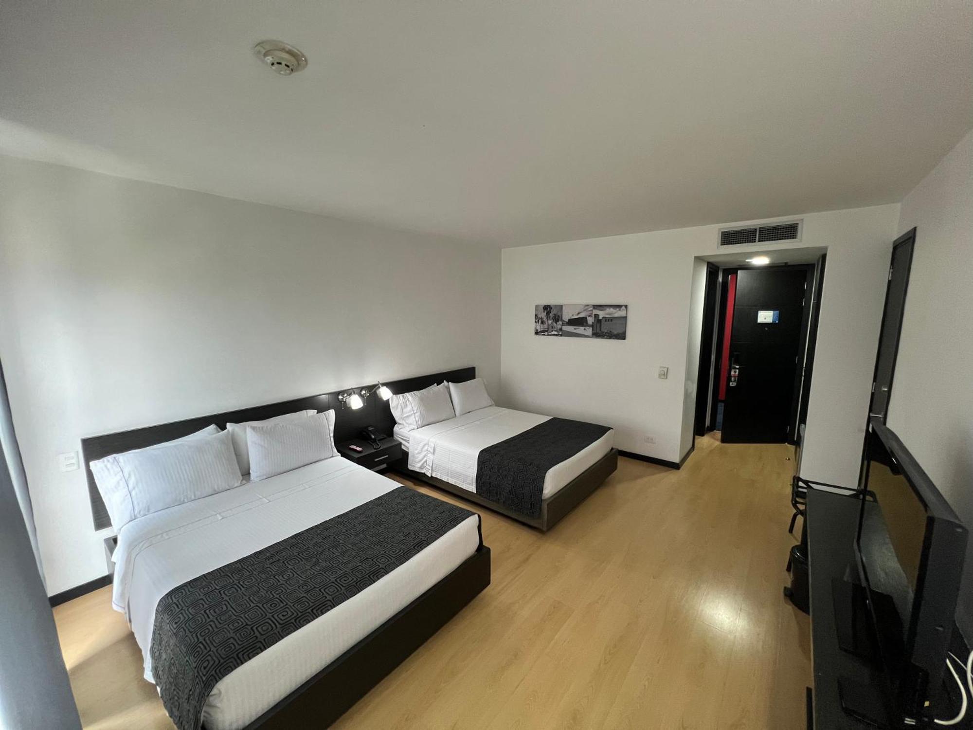 Hotel Tryp Medellin Estadio Esterno foto