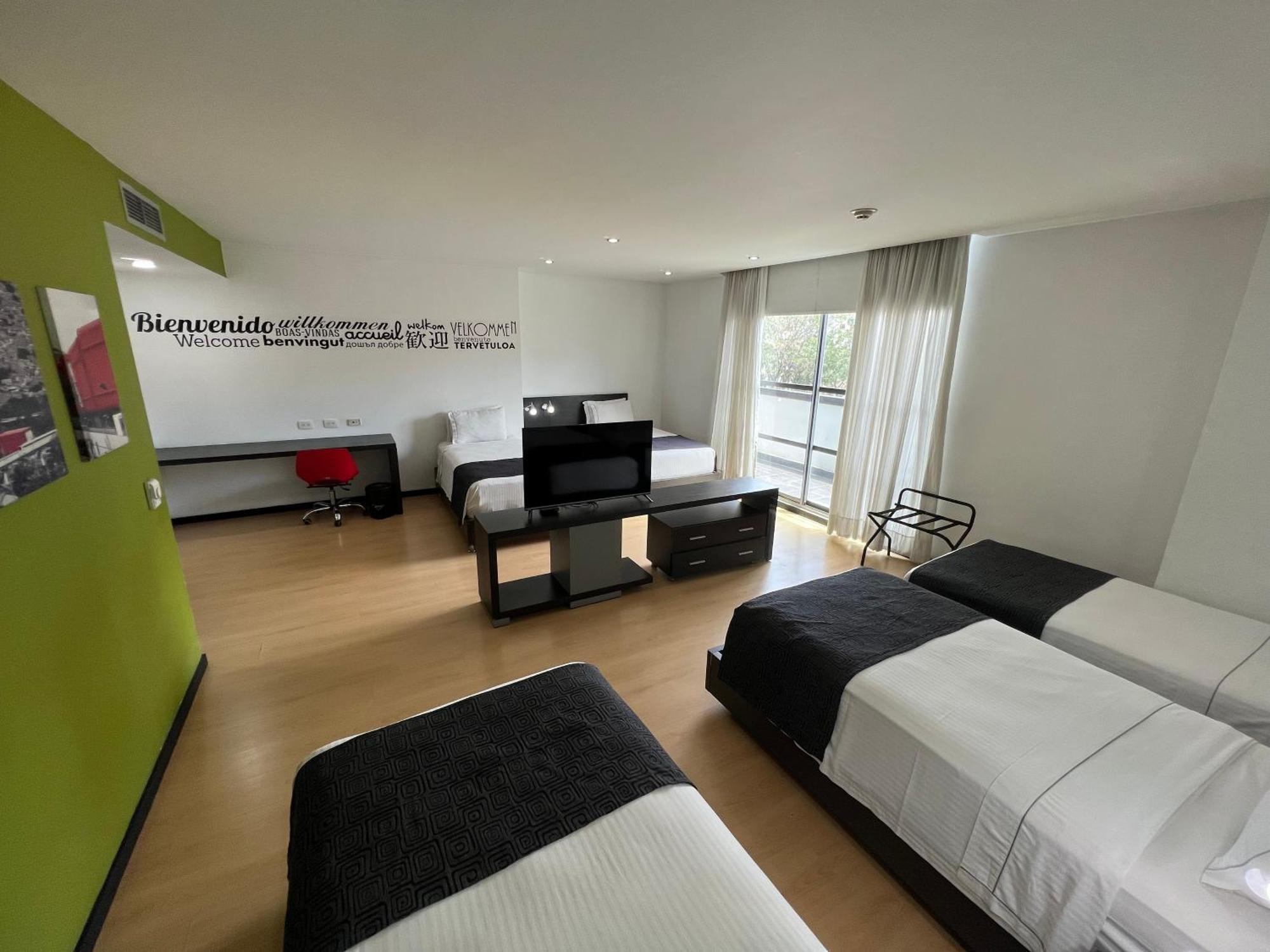 Hotel Tryp Medellin Estadio Esterno foto