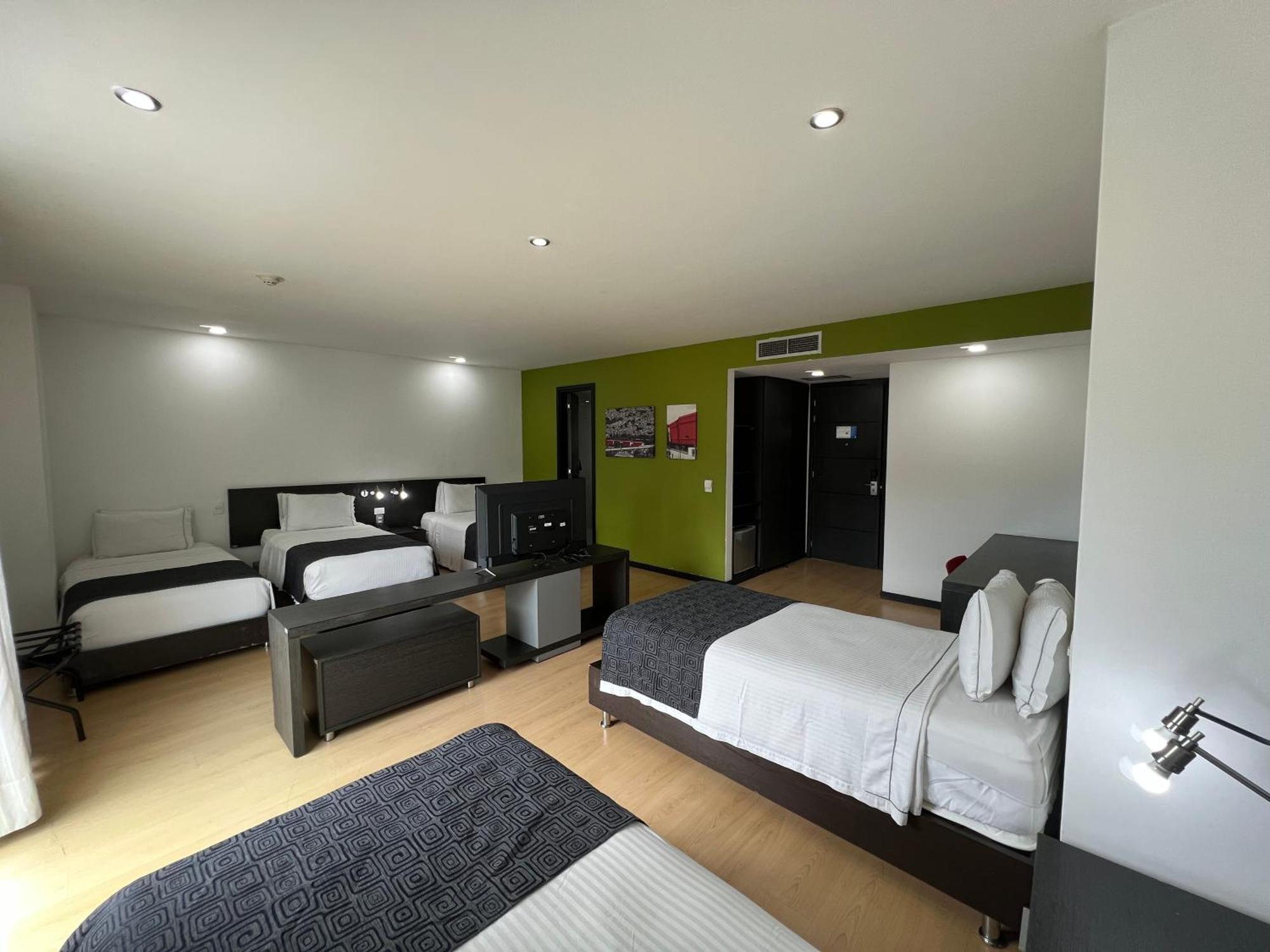 Hotel Tryp Medellin Estadio Esterno foto